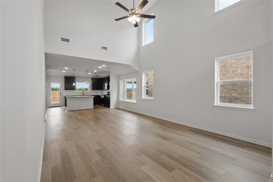 Spacious, unfurnished interior of a new home in Bel Air Village, Sherman (Image 16).