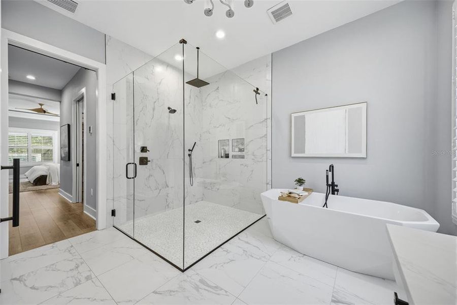 Furnished interior view inside a new home in , Tarpon Springs (Image 14).