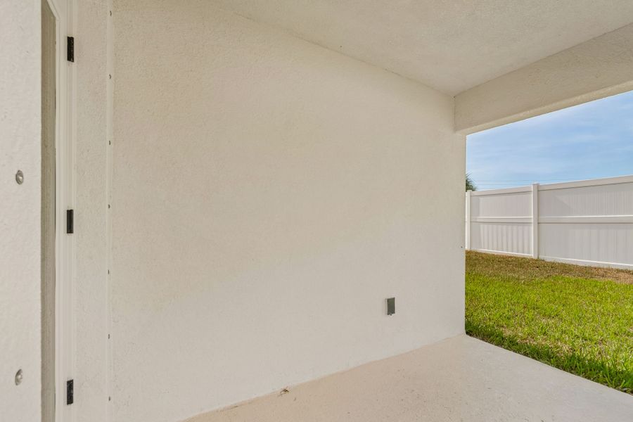 Representative exterior details of a home built from the 1515 by Adams Homes in Winding Oaks, Weeki Wachee (Image 29).