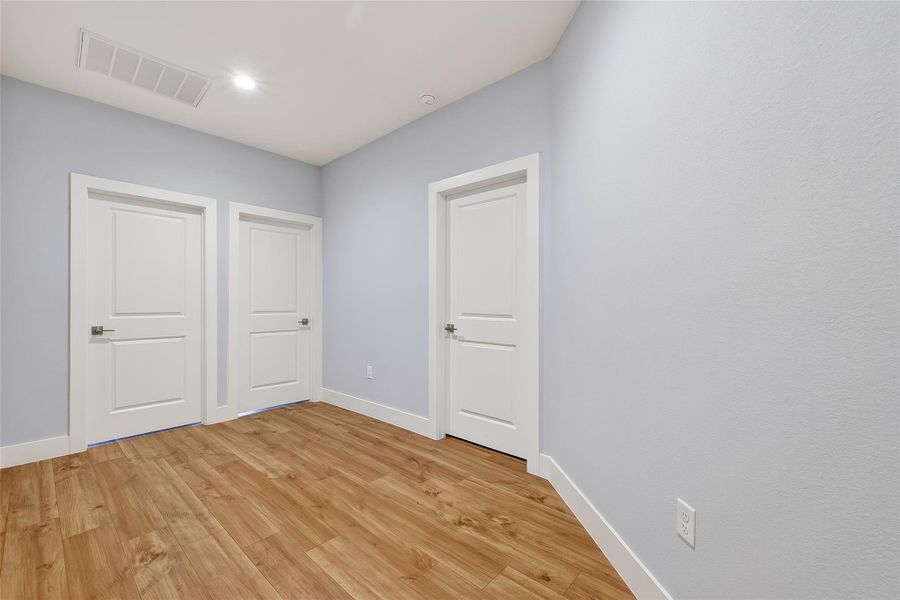 Spacious, unfurnished interior of a new home in , Houston (Image 35).