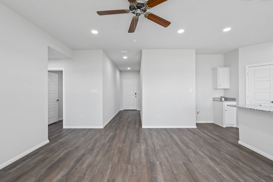 Representative unfurnished interior of a home built from the BELLVUE by D.R. Horton in Faculty Row, Abilene (Image 32).