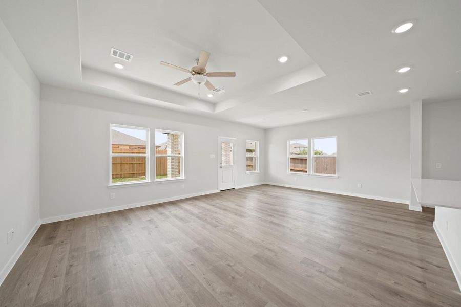 Spacious, unfurnished interior of a new home in Sunterra, Katy (Image 15).