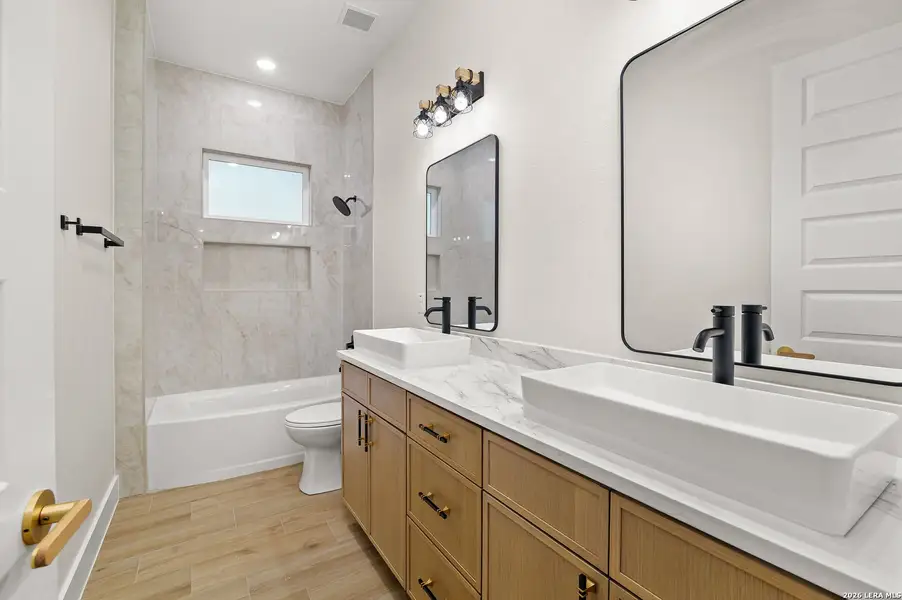 Furnished interior view inside a new home in , La Vernia (Image 32). Furnished interior view inside a new home in , La Vernia (Image 32).