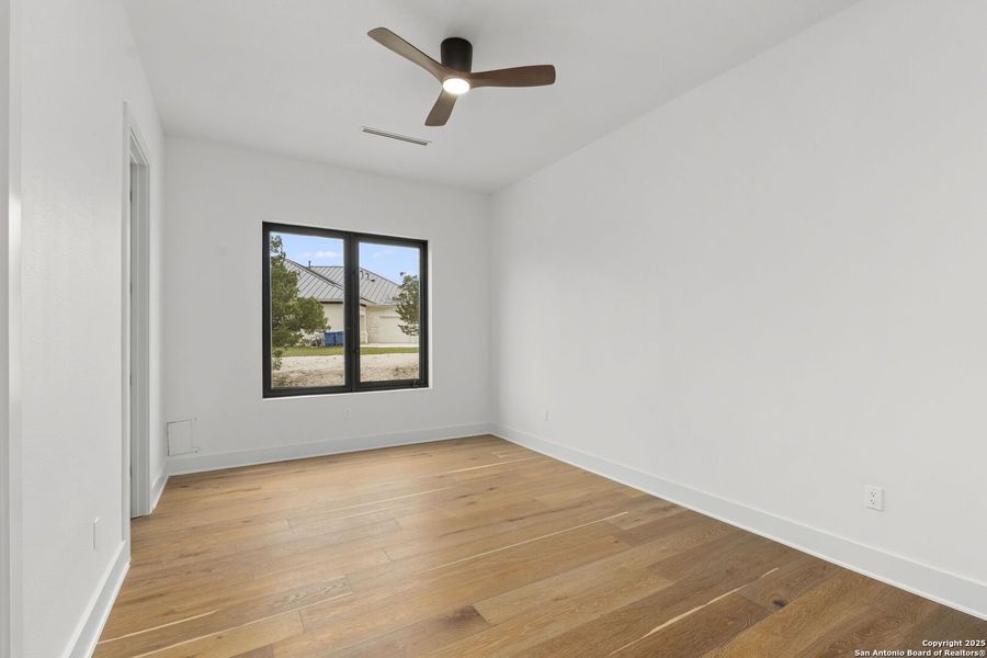 Spacious, unfurnished interior of a new home in , San Antonio (Image 20).