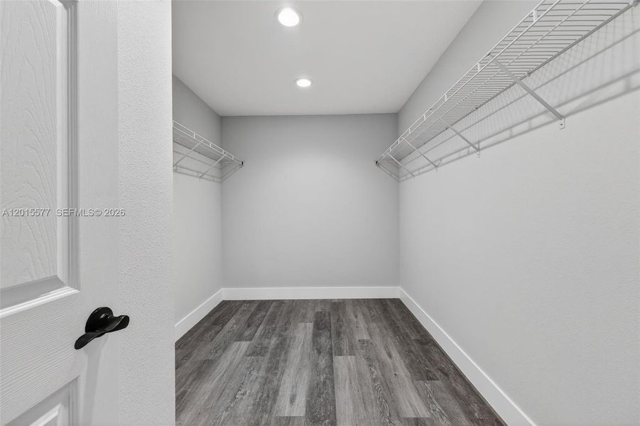 Spacious, unfurnished interior of a new home in , Dunnellon (Image 23).