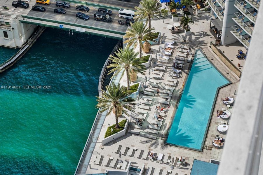 Condo located in Miami, FL showcasing its design and architecture (Image 37).