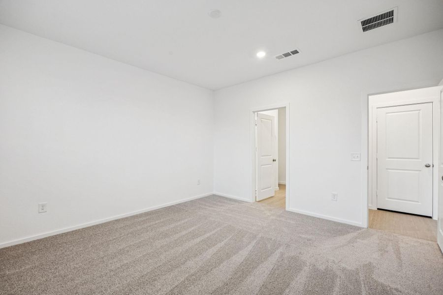 Spacious, unfurnished interior of a new home in Decker Farms, Magnolia (Image 25).