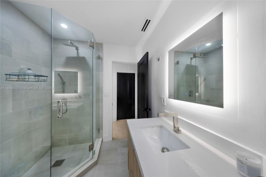 Furnished interior view inside a new home in , Miami (Image 39).