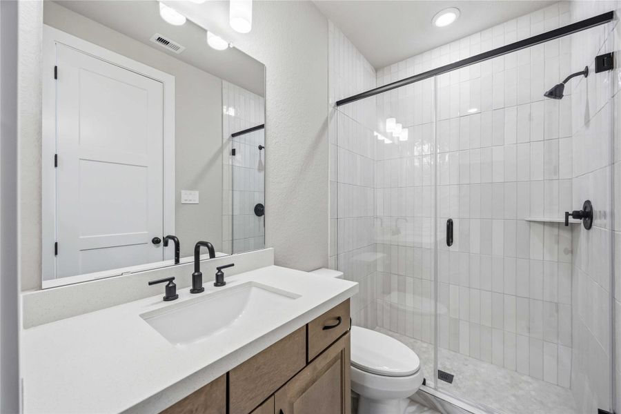 Furnished interior view inside a new home in Valencia, Manvel (Image 10).