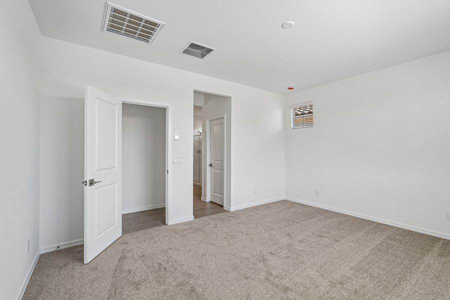 Spacious, unfurnished interior of a new home in Hawes Crossing, Mesa (Image 30).