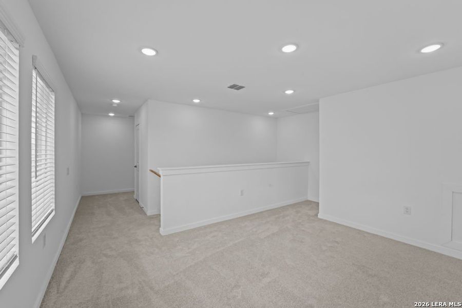 Spacious, unfurnished interior of a new home in Vida, San Antonio (Image 22).
