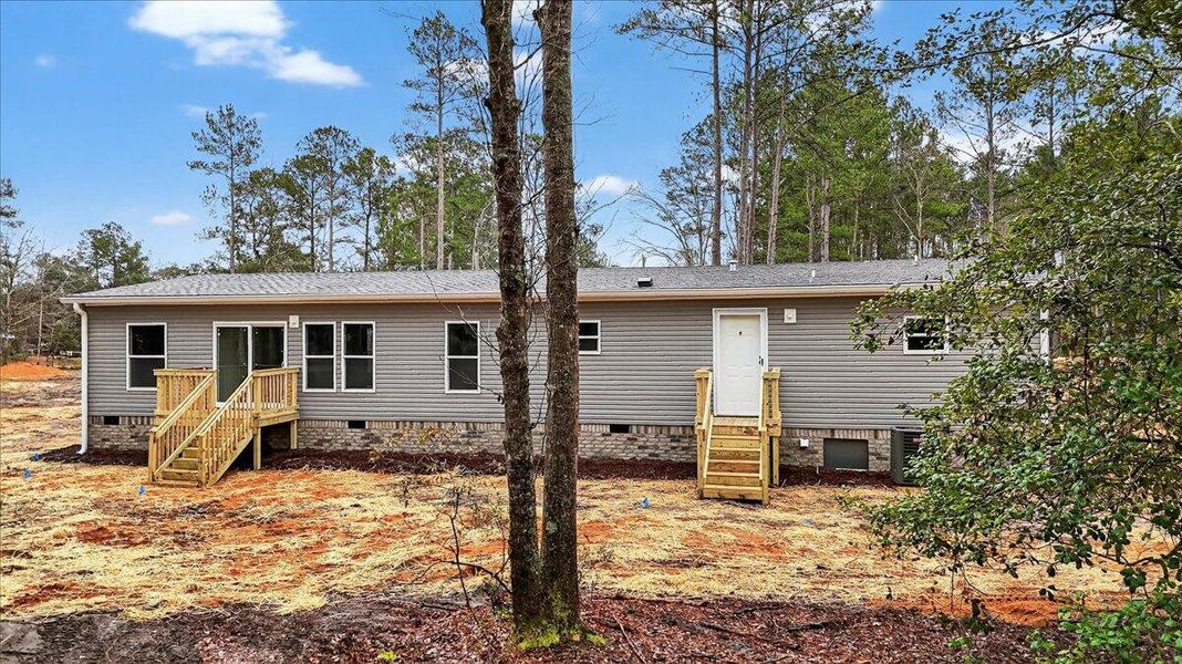 Exterior details and patio area of a home in , Walterboro (Image 18).