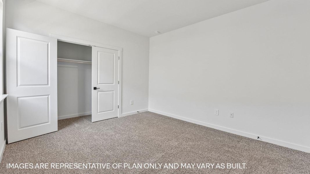 Spacious, unfurnished interior of a new home in Rosenbusch Ranch, Leander (Image 35).