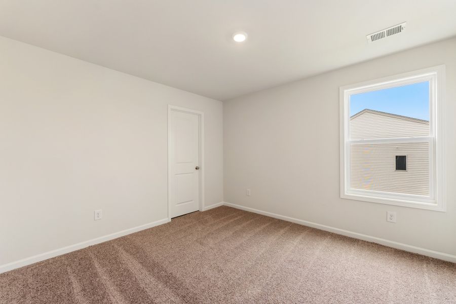 Spacious, unfurnished interior of a new home in Dove Hollow, Chesnee (Image 29).