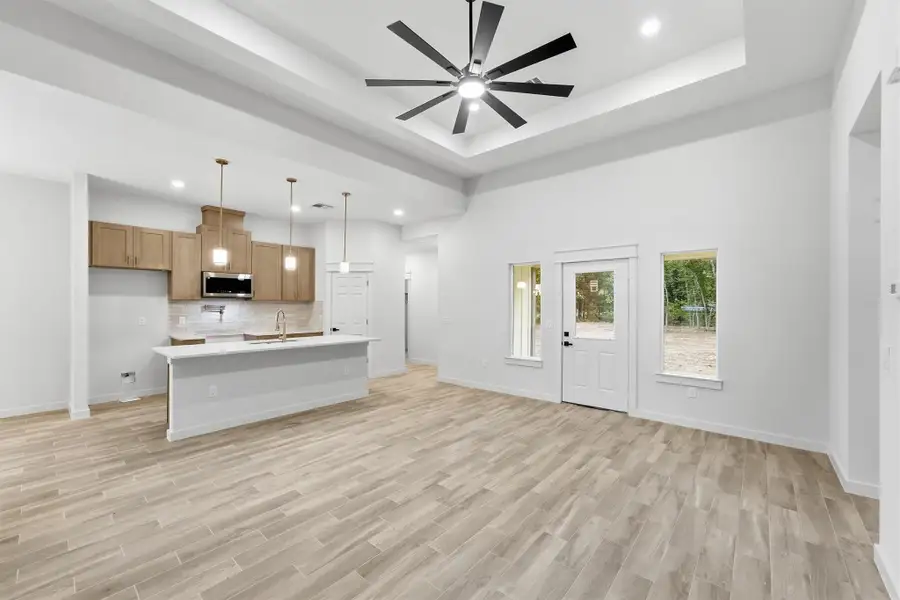 Spacious, unfurnished interior of a new home in , Conroe (Image 19).