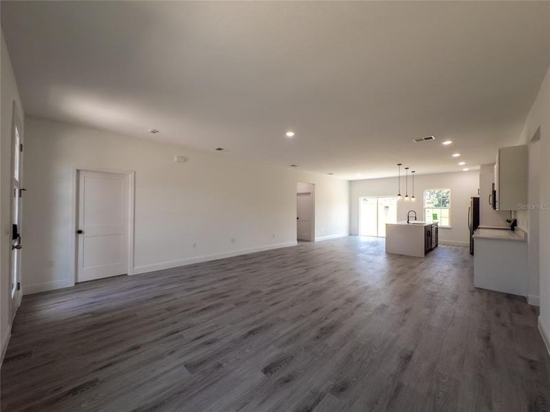 Spacious, unfurnished interior of a new home in , Ocala (Image 17).