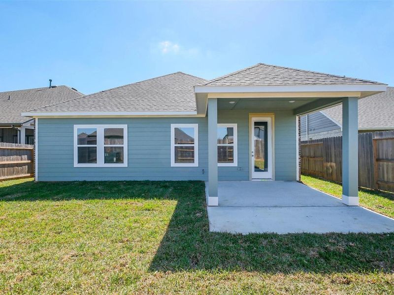 Exterior details and patio area of a home in Sunterra, Katy (Image 25).