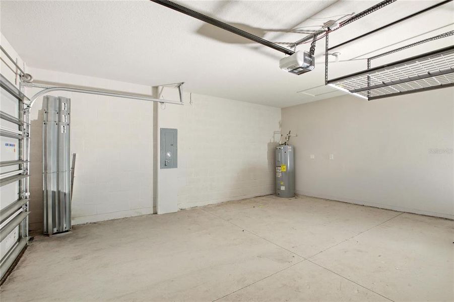 Spacious, unfurnished interior of a new home in , Bradenton (Image 36).