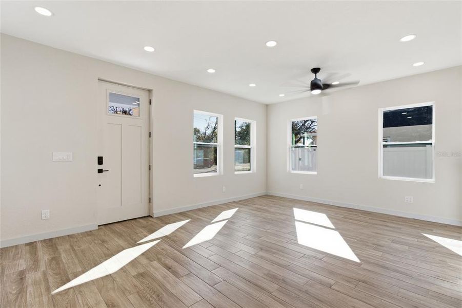 Spacious, unfurnished interior of a new home in , St. Petersburg (Image 41).