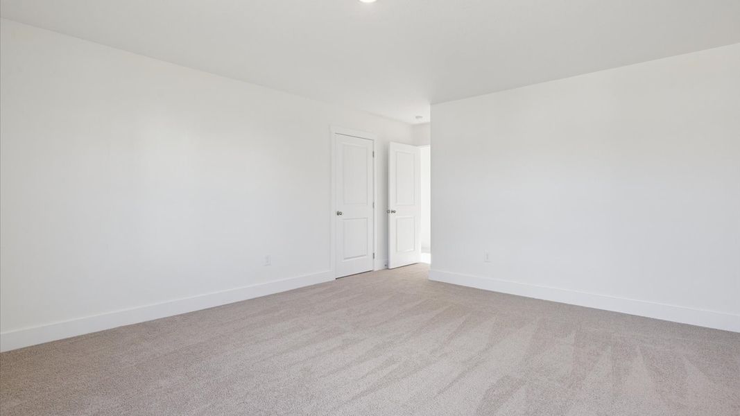 Spacious, unfurnished interior of a new home in Millstone Village, Morristown (Image 13).