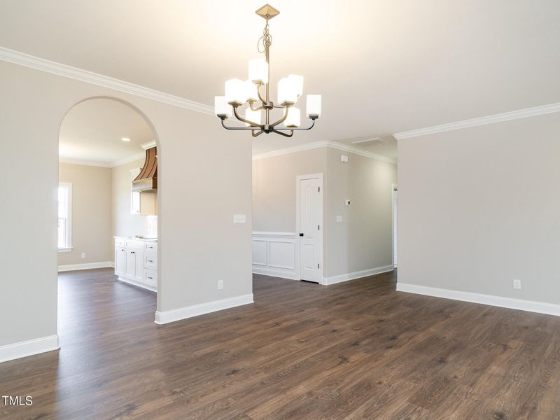 05 2374_WhelenDr Dining1