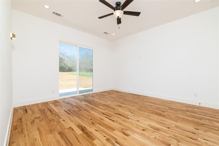 Spacious, unfurnished interior of a new home in , Cleburne (Image 15).