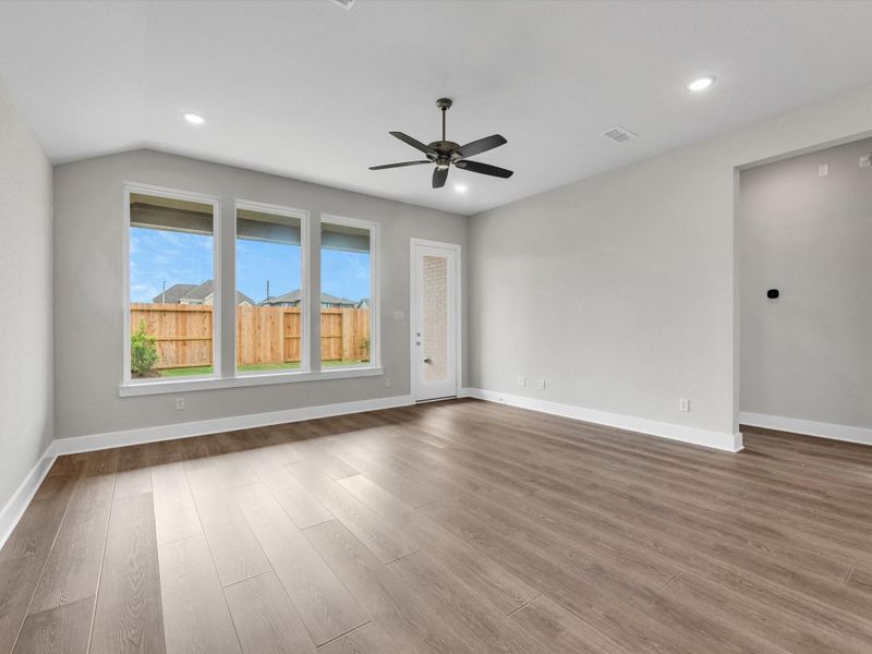 Spacious, unfurnished interior of a new home in Jubilee 50′, Hockley (Image 19).