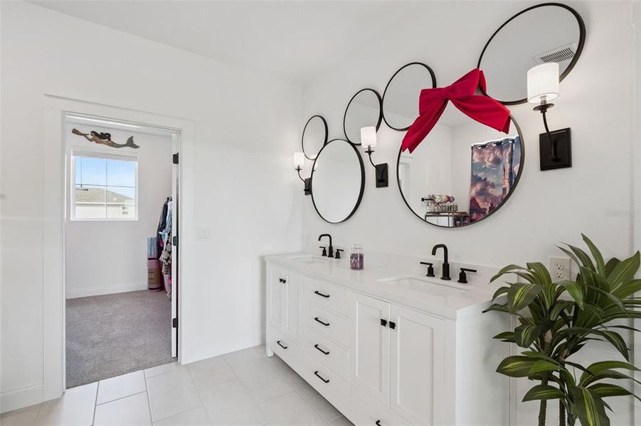 Furnished interior view inside a new home in , Winter Garden (Image 55).