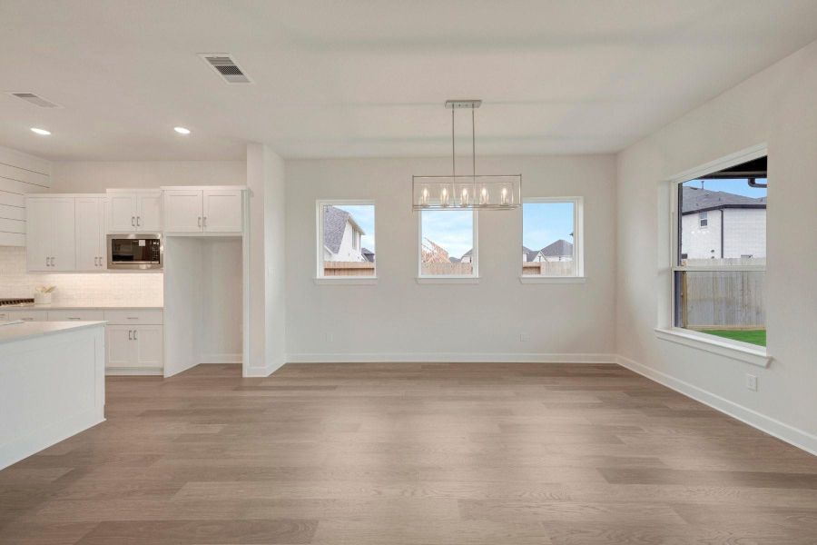 Spacious, unfurnished interior of a new home in Jordan Ranch - Premier Collection, Fulshear (Image 26).