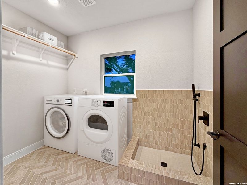 Furnished interior view inside a new home in , Bulverde (Image 33).