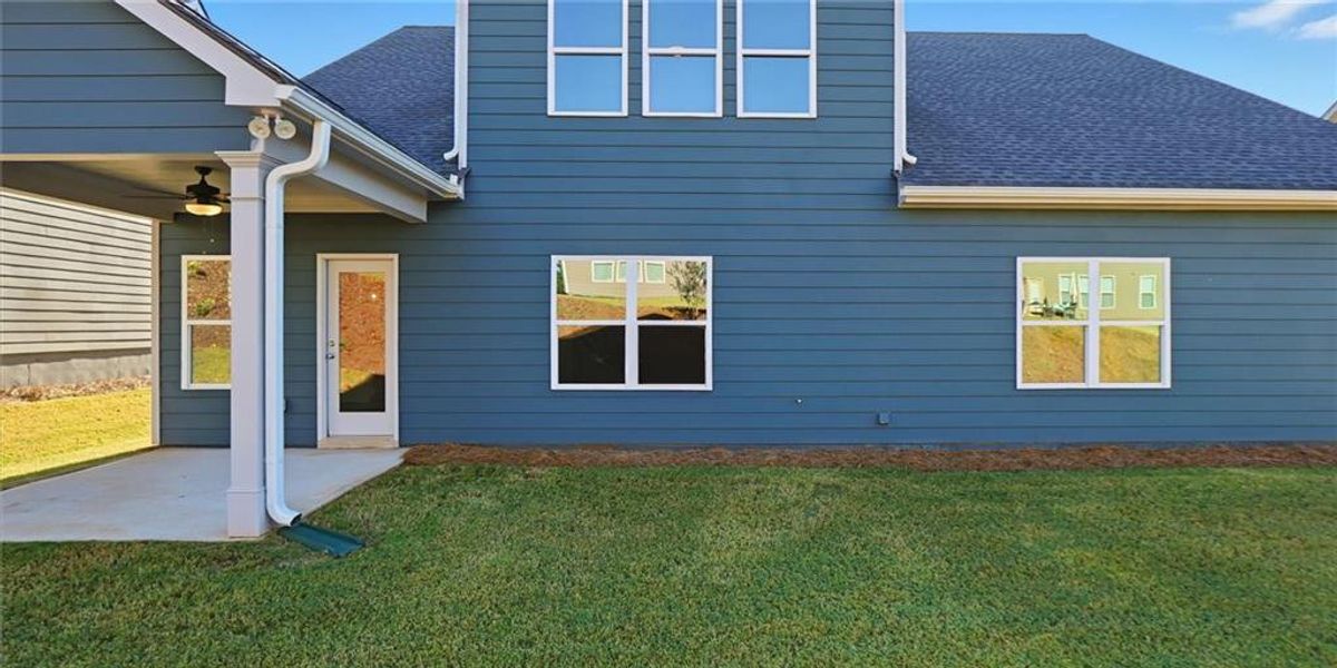 Exterior details and patio area of a home in Traditions of Braselton, Jefferson (Image 21).