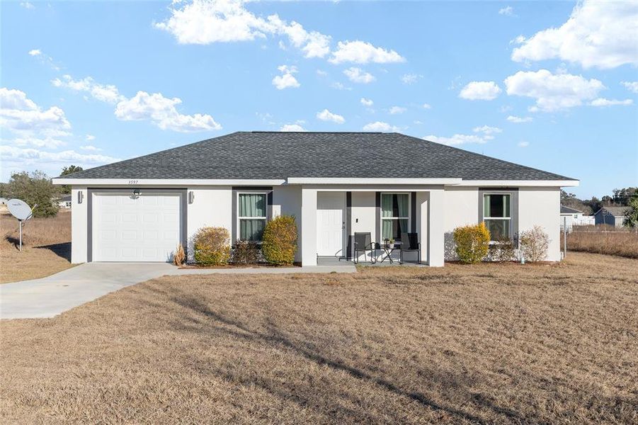 Exterior details and patio area of a home in , Ocala (Image 19).