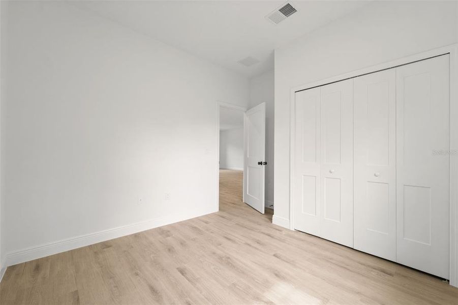 Spacious, unfurnished interior of a new home in , Ocala (Image 25).