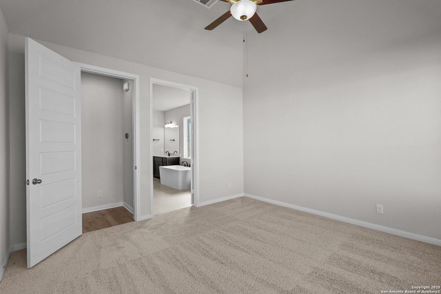 Spacious, unfurnished interior of a new home in Mayfair 60', New Braunfels (Image 43).