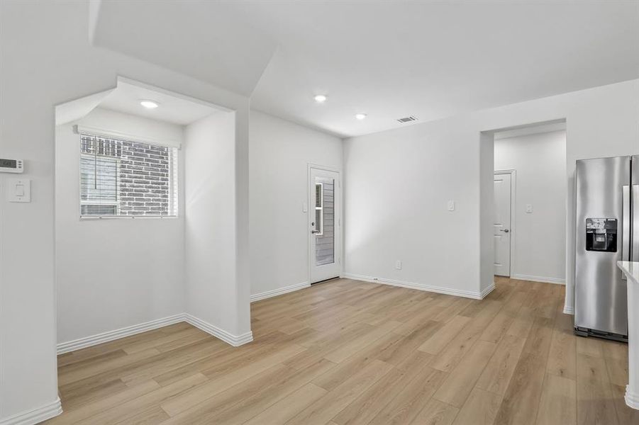 Spacious, unfurnished interior of a new home in Oak Ridge Park, Corinth (Image 31).