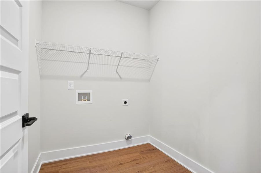 Spacious, unfurnished interior of a new home in The Fairways at Mirror Lake, Villa Rica (Image 16).