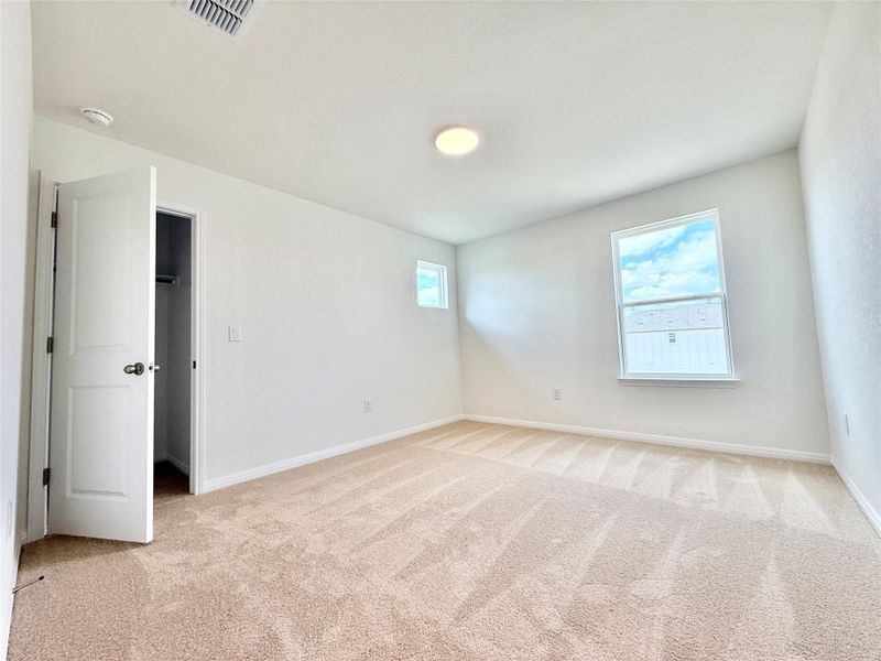Spacious, unfurnished interior of a new home in Porter Country, Buda (Image 11). Spacious, unfurnished interior of a new home in Porter Country, Buda (Image 11).