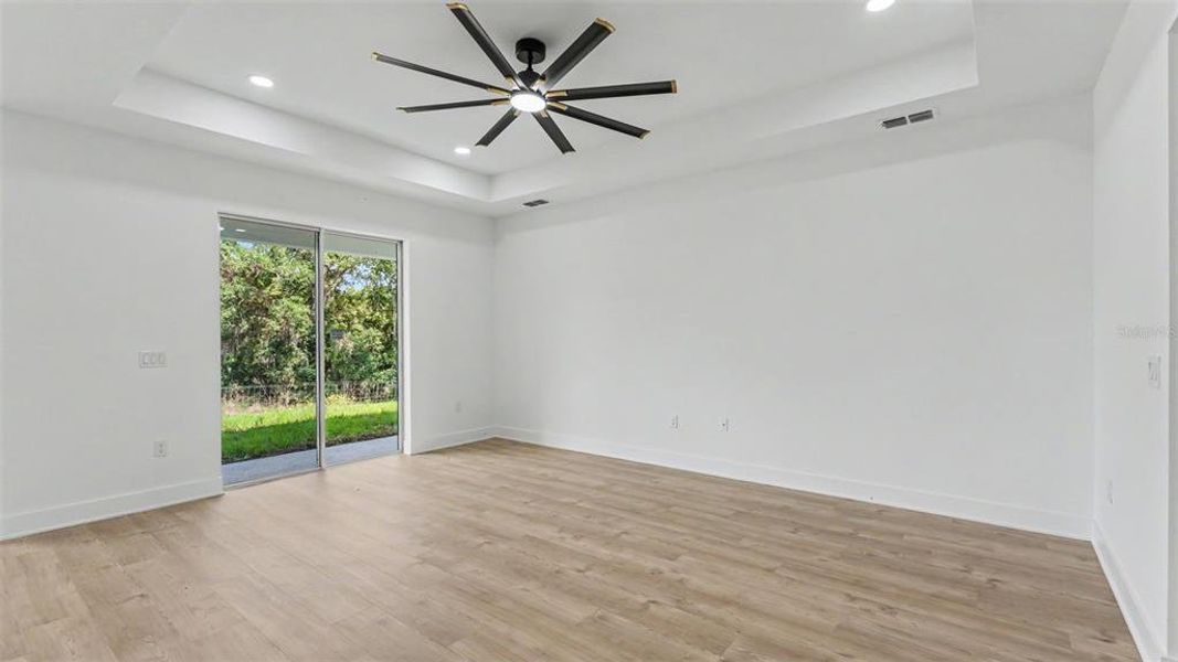 Spacious, unfurnished interior of a new home in , Davenport (Image 19).