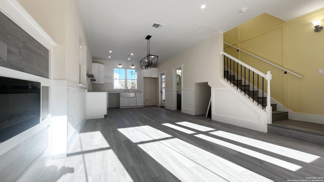 Spacious, unfurnished interior of a new home in , Bandera (Image 11).