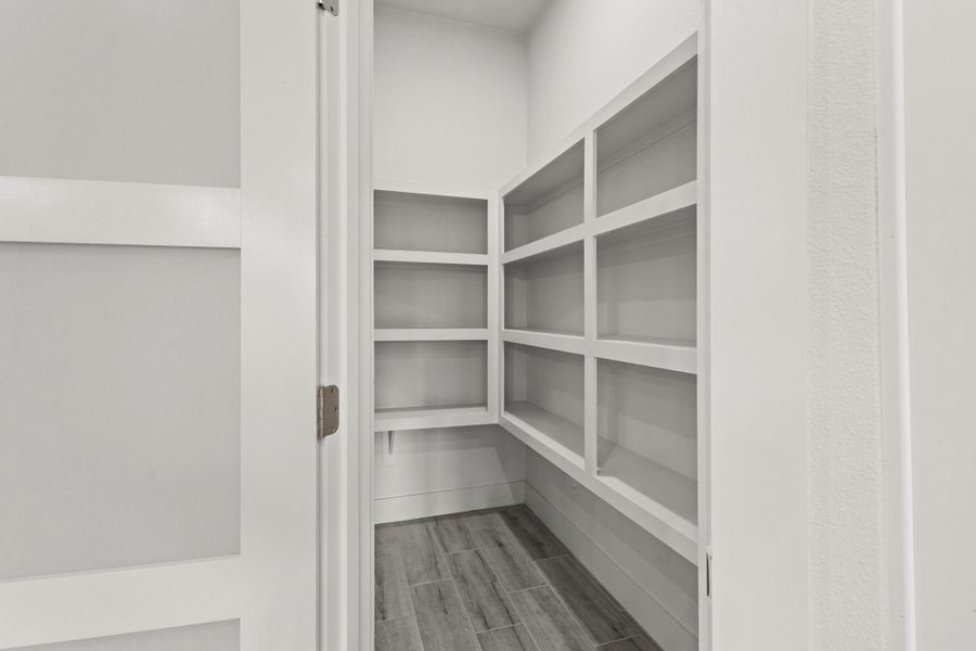 Spacious, unfurnished interior of a new home in , Nederland (Image 18).