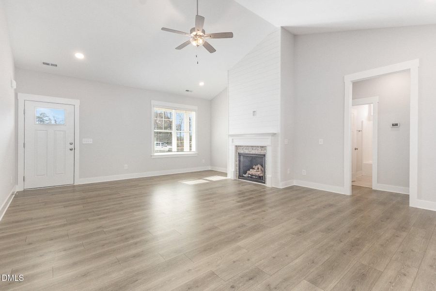 009_kv0a1217-edit_709