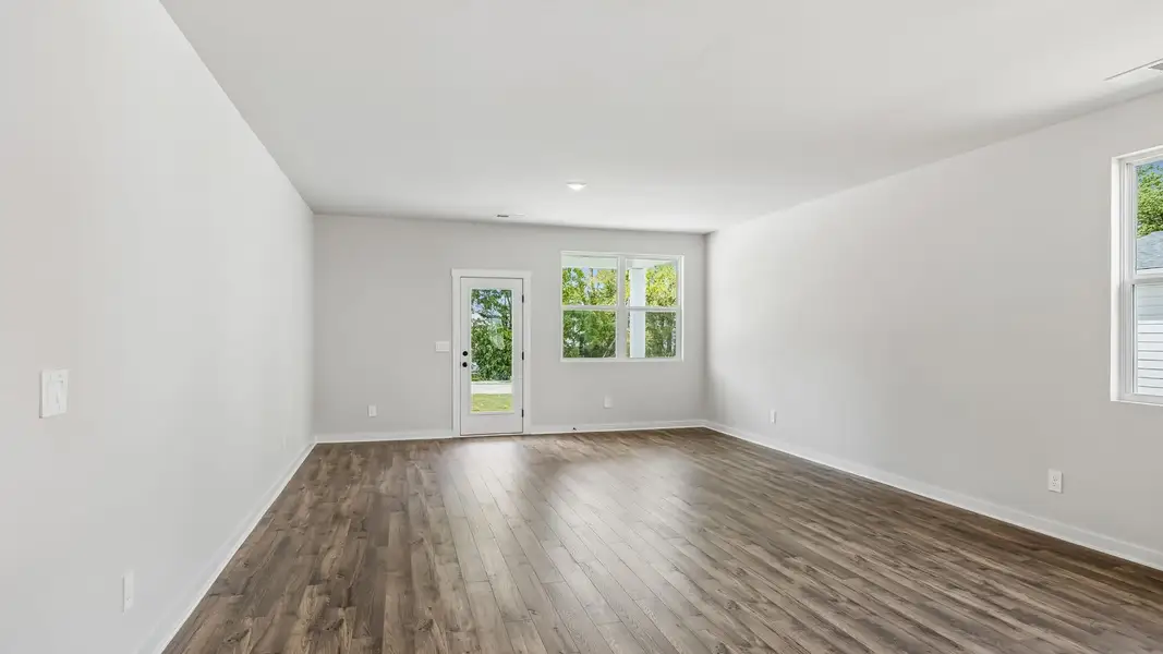 Spacious, unfurnished interior of a new home in Reserve at Hickory Ridge, Columbia (Image 31).