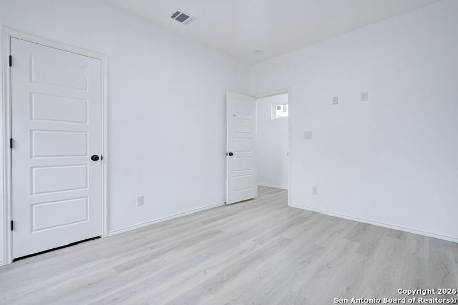 Spacious, unfurnished interior of a new home in , San Antonio (Image 24).
