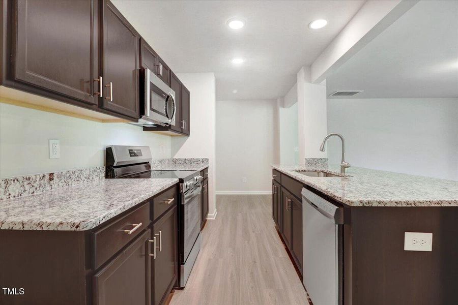 15-200 Streamlet Dr-15