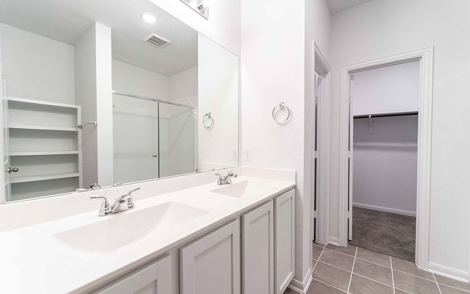 Furnished interior view inside a new home in Hannah Heights, Seguin (Image 5).