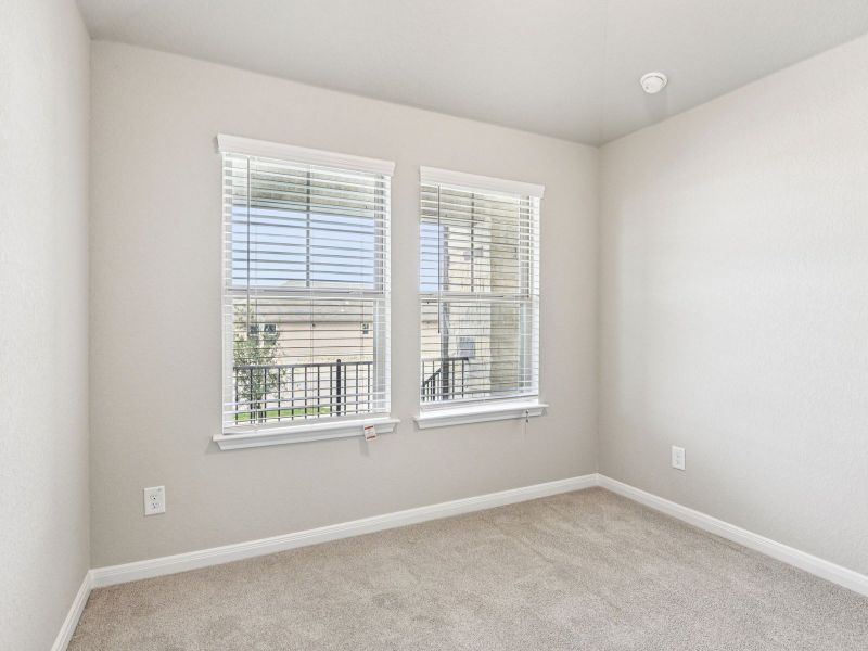 Spacious, unfurnished interior of a new home in Comanche Ridge, San Antonio (Image 23).