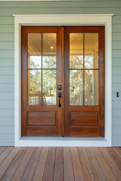 Exterior details and patio area of a home in , Johns Island (Image 3).
