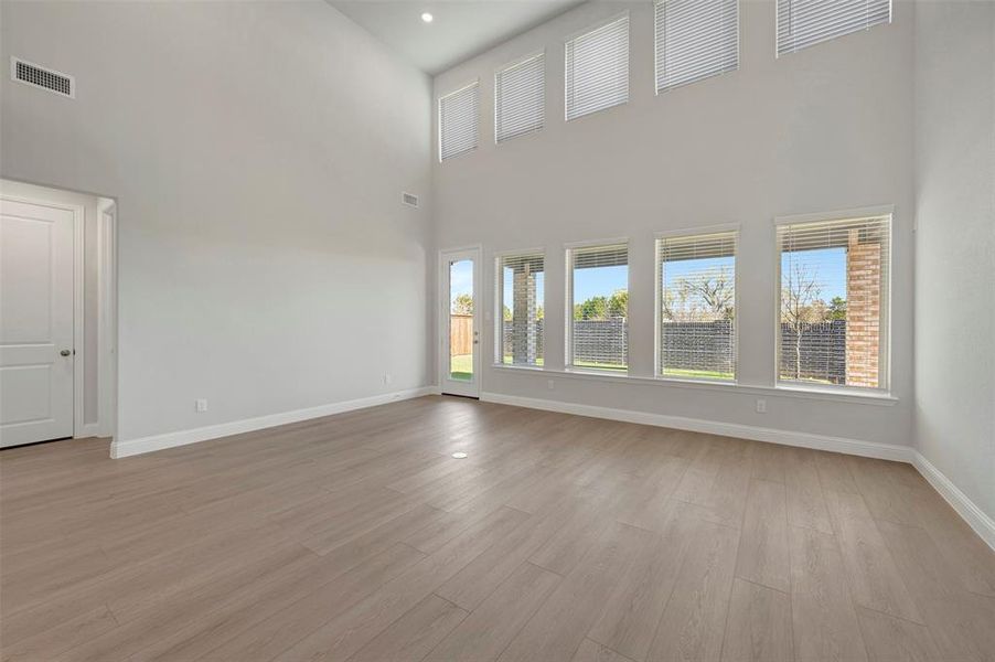 Spacious, unfurnished interior of a new home in Aster Park, McKinney (Image 29).