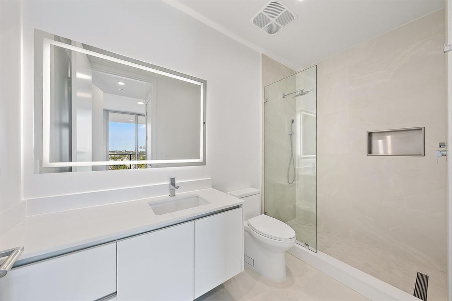 2nd Bathroom