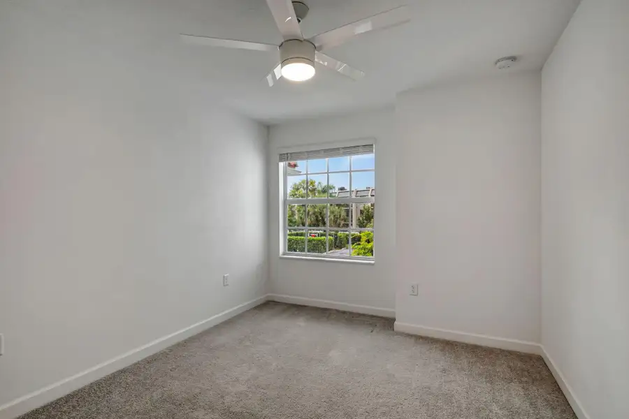 Spacious, unfurnished interior of a new home in , Lake Worth (Image 23).